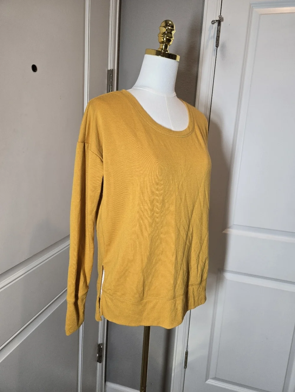 90 Degree by Reflex Mustard Yellow Women's Size Small Fleece Pullover Sweatshirt